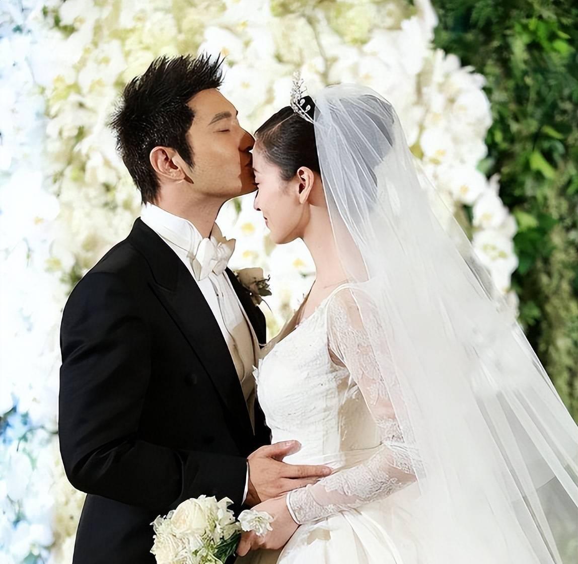 谁还记得当年那场万众瞩目的世纪婚礼。十年光阴，从他当众把她称作天使，许诺要好好守