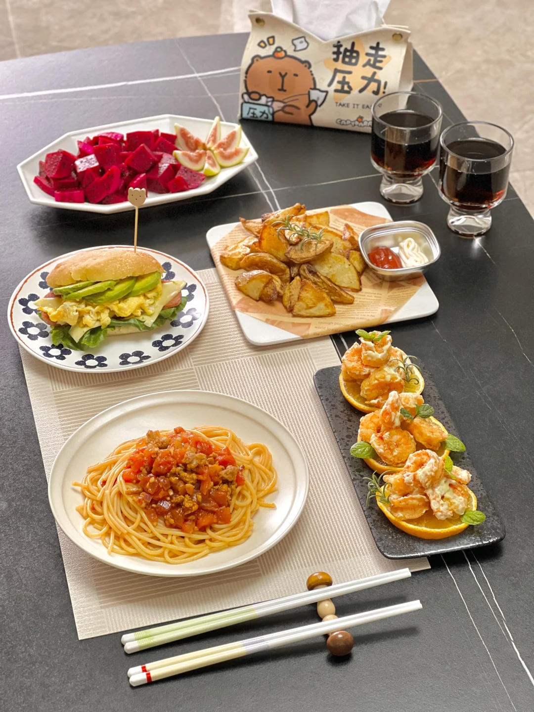 餐桌上的小简餐