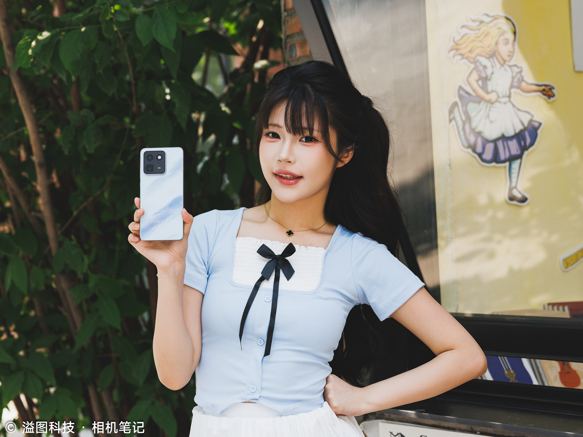 iQOO15T 动手玩【设计】iQOO15T 有青云、赛道版、传奇版三款配色。我