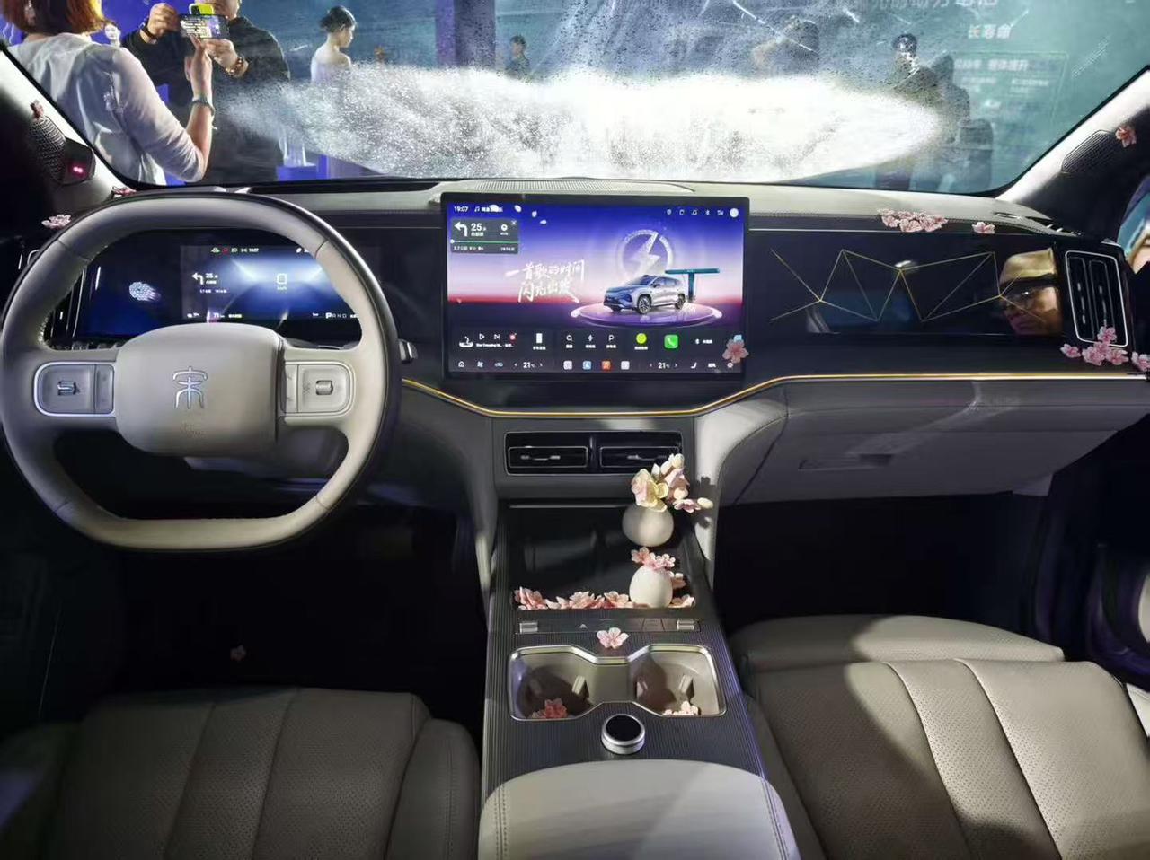 比亚迪王朝系列第一款带闪充的新车
新款宋Ultra EV正式上市
15.19-1