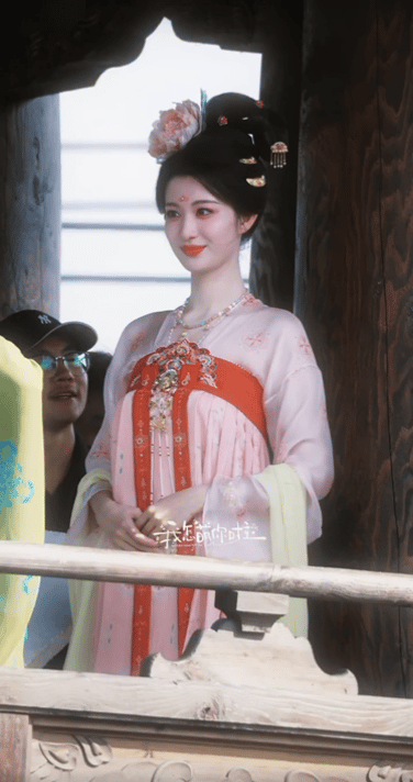 浮生杀青 感谢所有演员和剧组工作人员的用心打磨，把这么精彩的故事完整呈现，杀青快