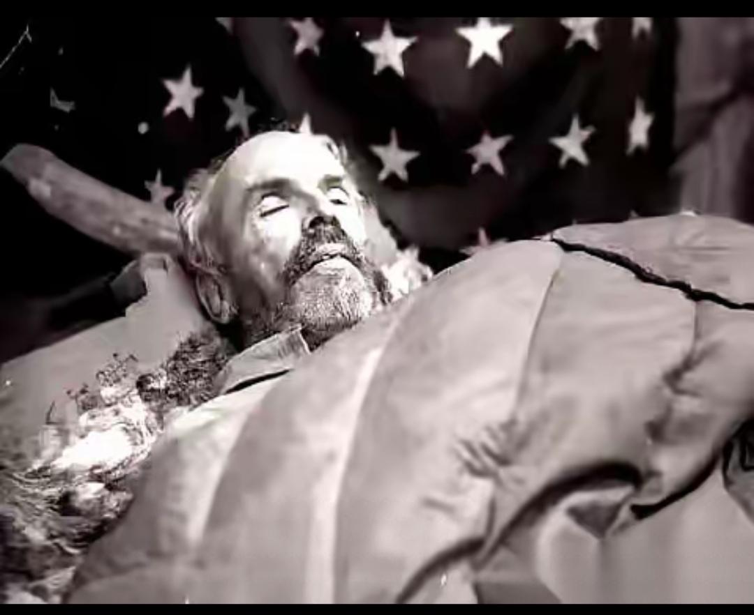 不是神话是真人！
白求恩的战地医疗路，
凭什么让后人铭记？
 
谁能拒绝优渥的生