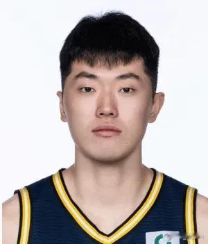张皓嘉投进了他人生中最重要的一个球，张皓嘉绝杀了。此时此刻，过去所有的阴霾，都将