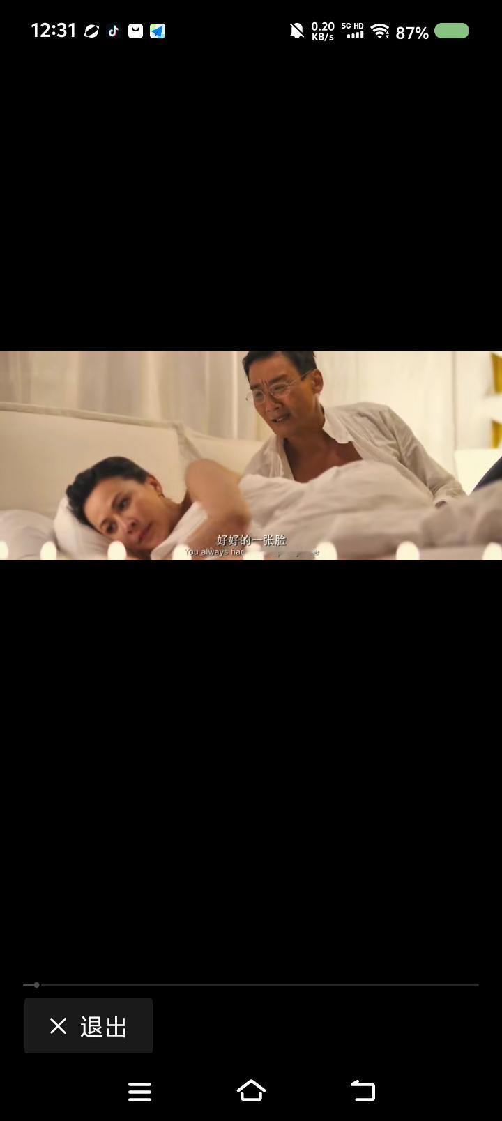 梁家辉太逗了！——
电影里，梁家辉、刘嘉玲为了20周年纪念，玩偷情游戏。酒店。