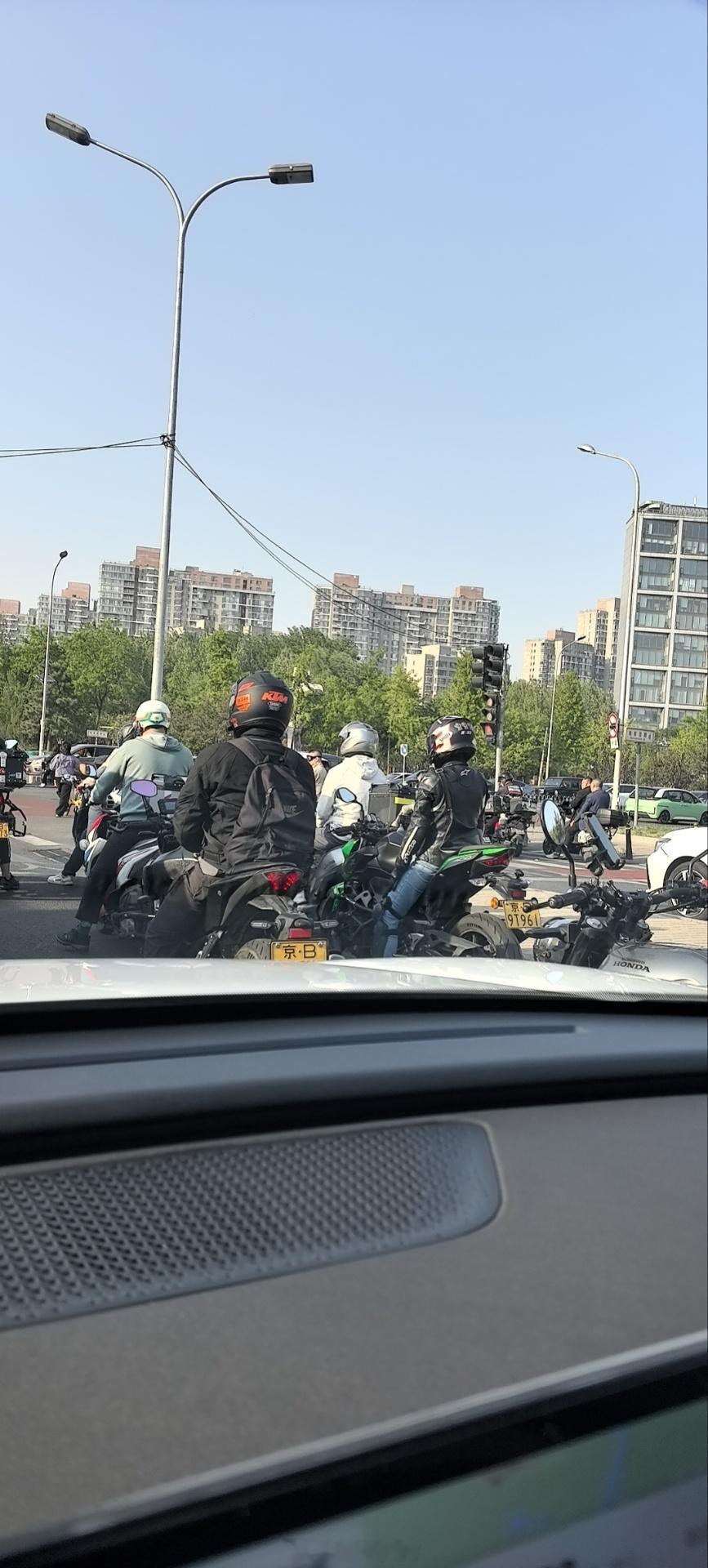 马上过节了，大家准备这个五一怎么过，有什么想法分享分享，好无聊周末去哪儿 ​​​