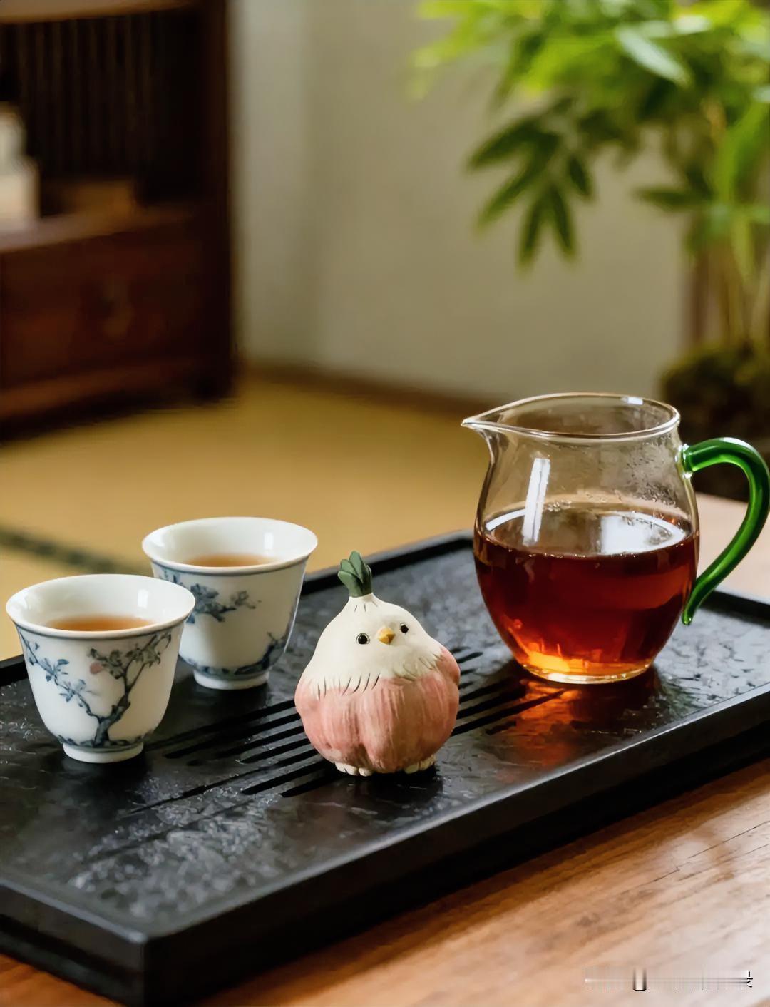 半盏清茶观浮沉，一颗静心度流年。人生如茶，茶如人生。日子不必太满，心事不必太重。
