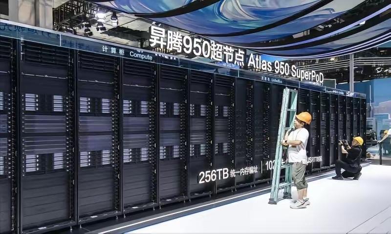 华为又有好消息。

新加坡联合早报今天发的消息，华为头回对外亮昇腾950超节点集