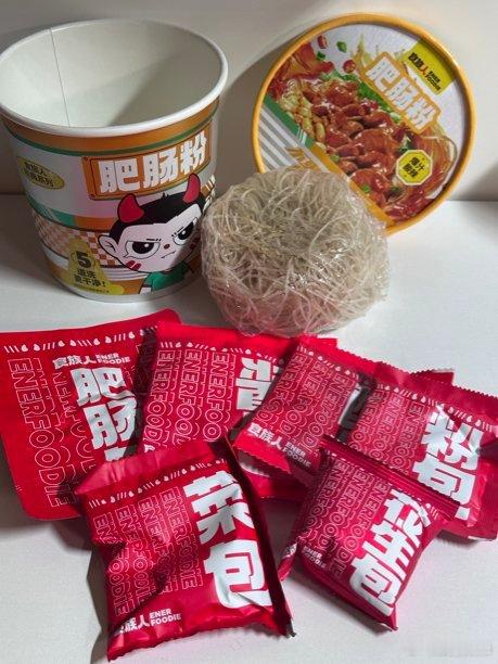 打工人的午餐被食族人肥肠粉承包了🤤 料包给的太足了！大块肥肠处理得超干净，炖得