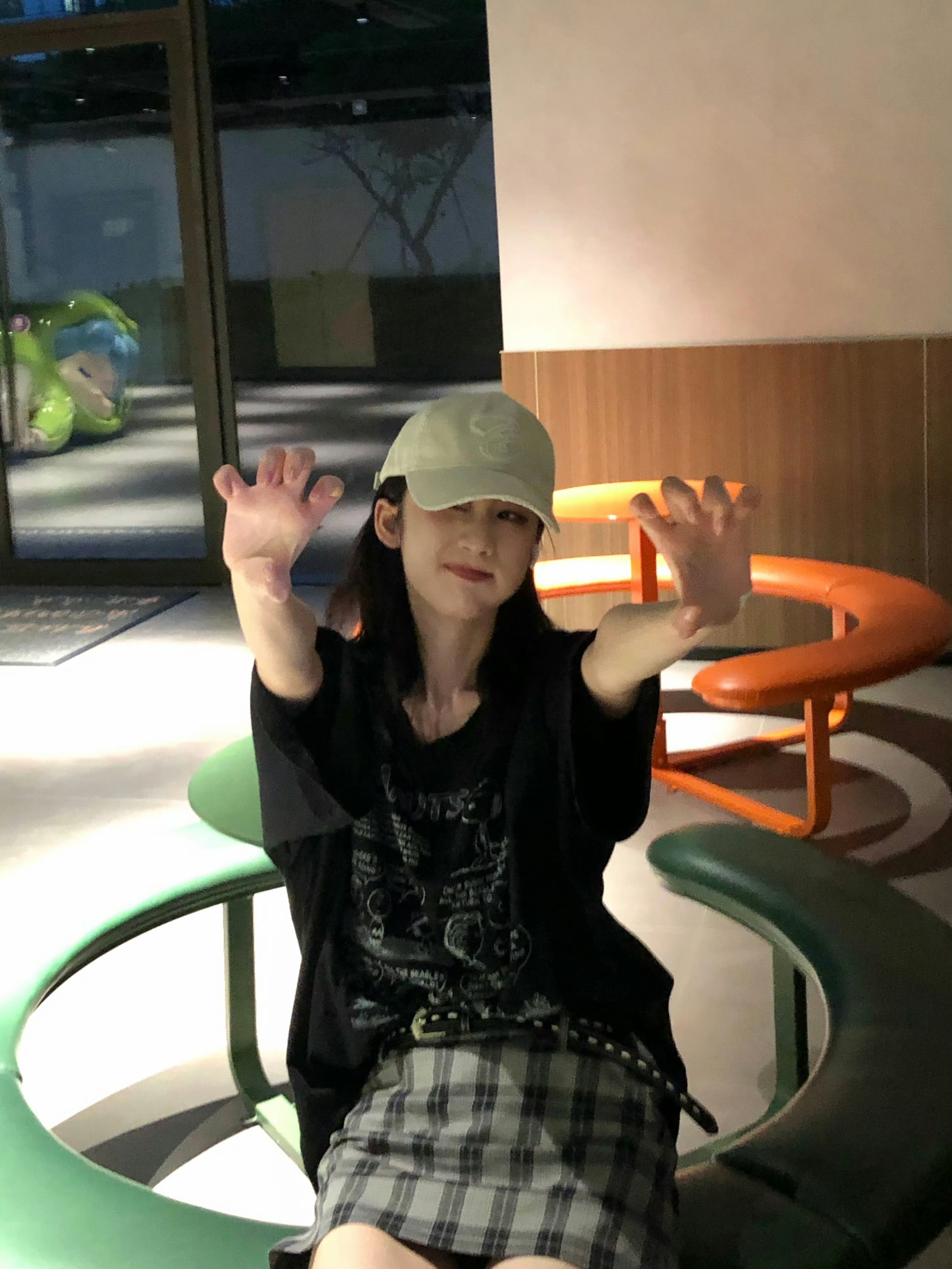 所有人感受戚砚笛的美貌