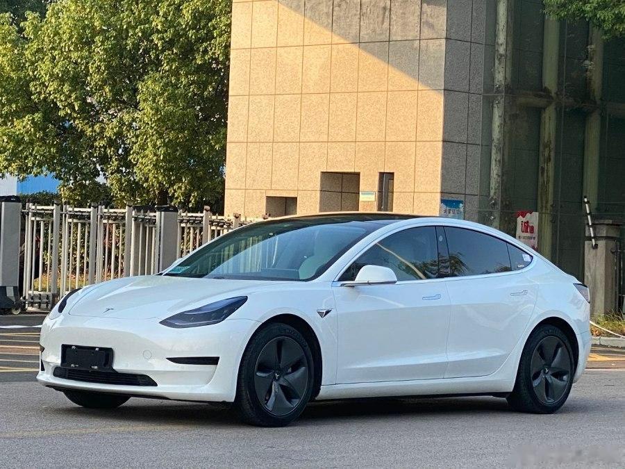 #新能源汽车# 现在大多数电车都能做到400公里的续航里程。正常家庭用车完全是够