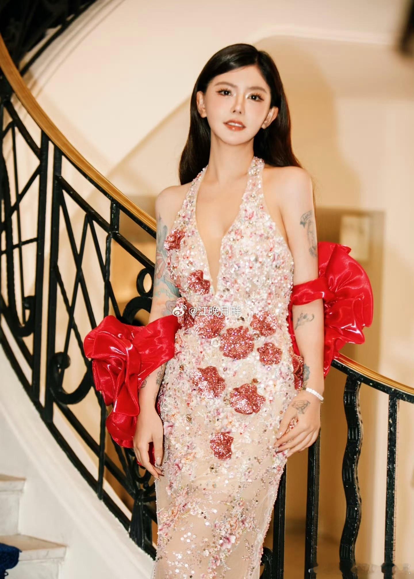 韩安冉曝杨幂杨紫鞠婧祎林允整容了知识面还挺广，点评得有模有样，合着是自身经验丰富