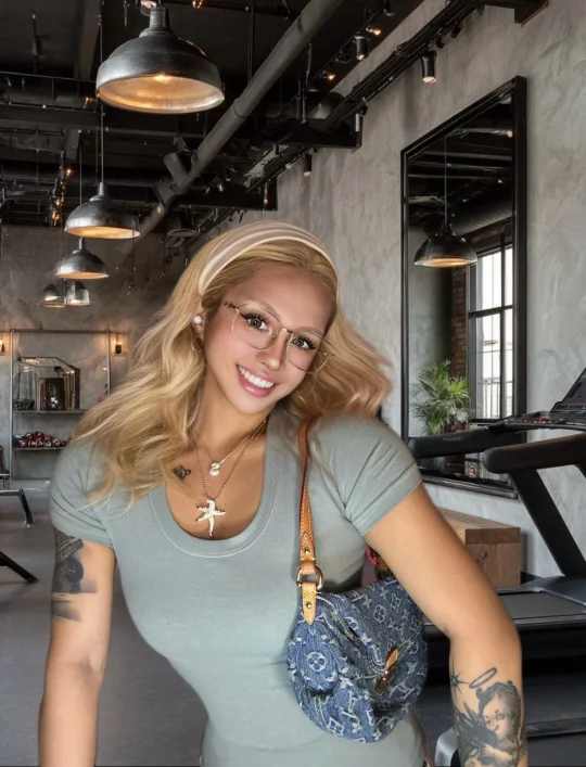 请把发箍焊在我头上叭🤍