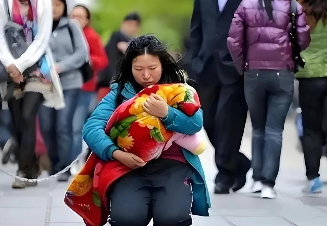 少侠：我有一计，可救你子。
母亲：何计?
少侠：以我身入饵，诱天下人入局。
 	