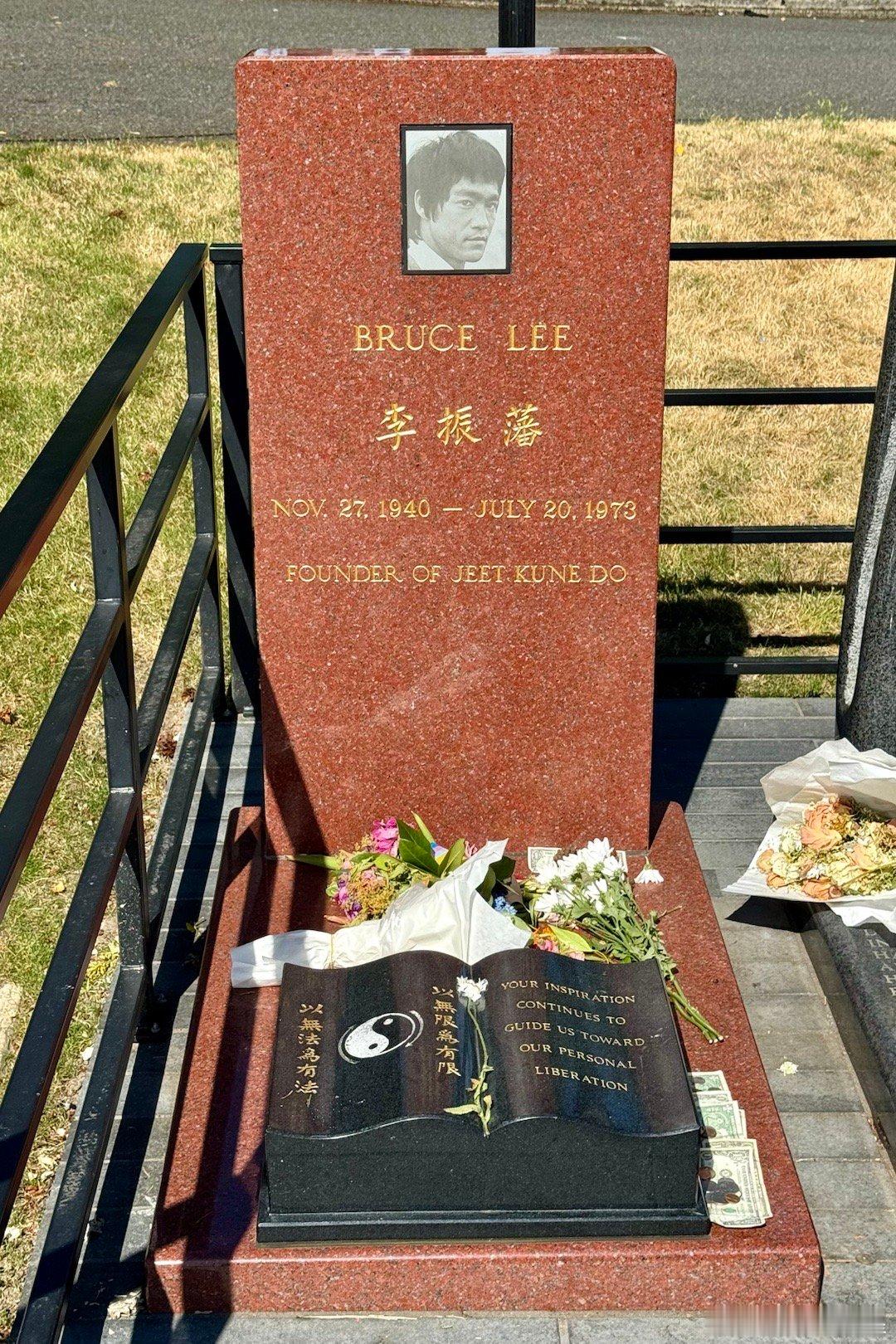 西雅图李小龙墓。美国葬了三个特别著名的中国人：葬在纽约的宋美龄、葬在夏威夷的张学