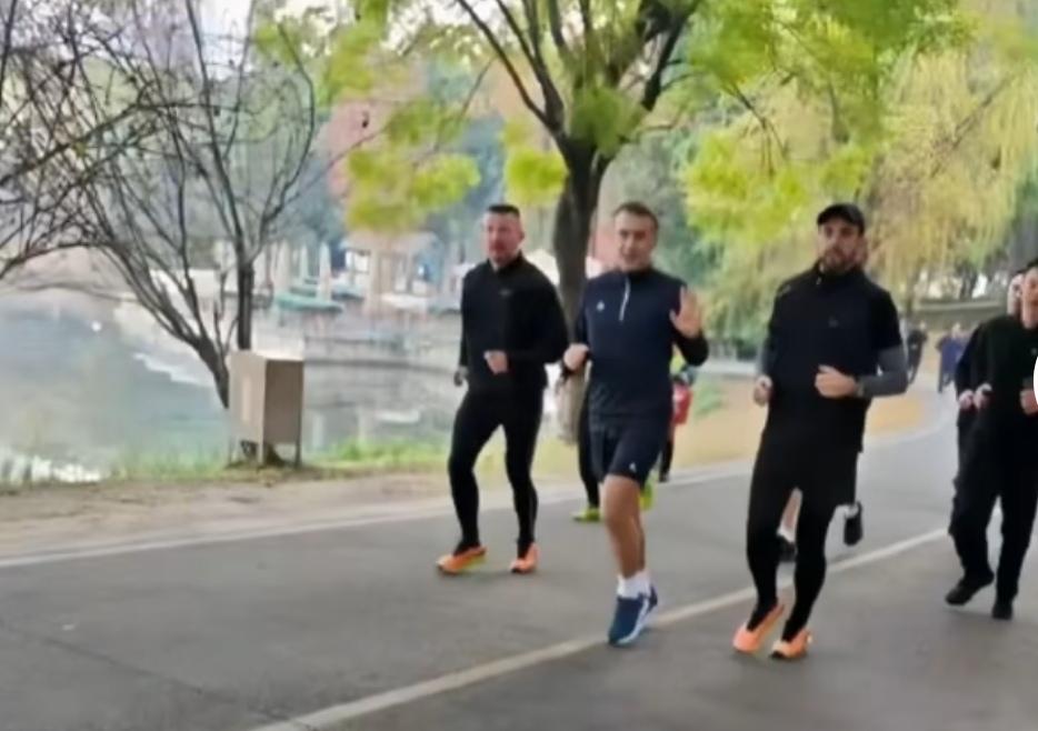 马克龙成都晨跑夫人没有陪同
       法国总统马克龙携夫人布里吉特于12月4