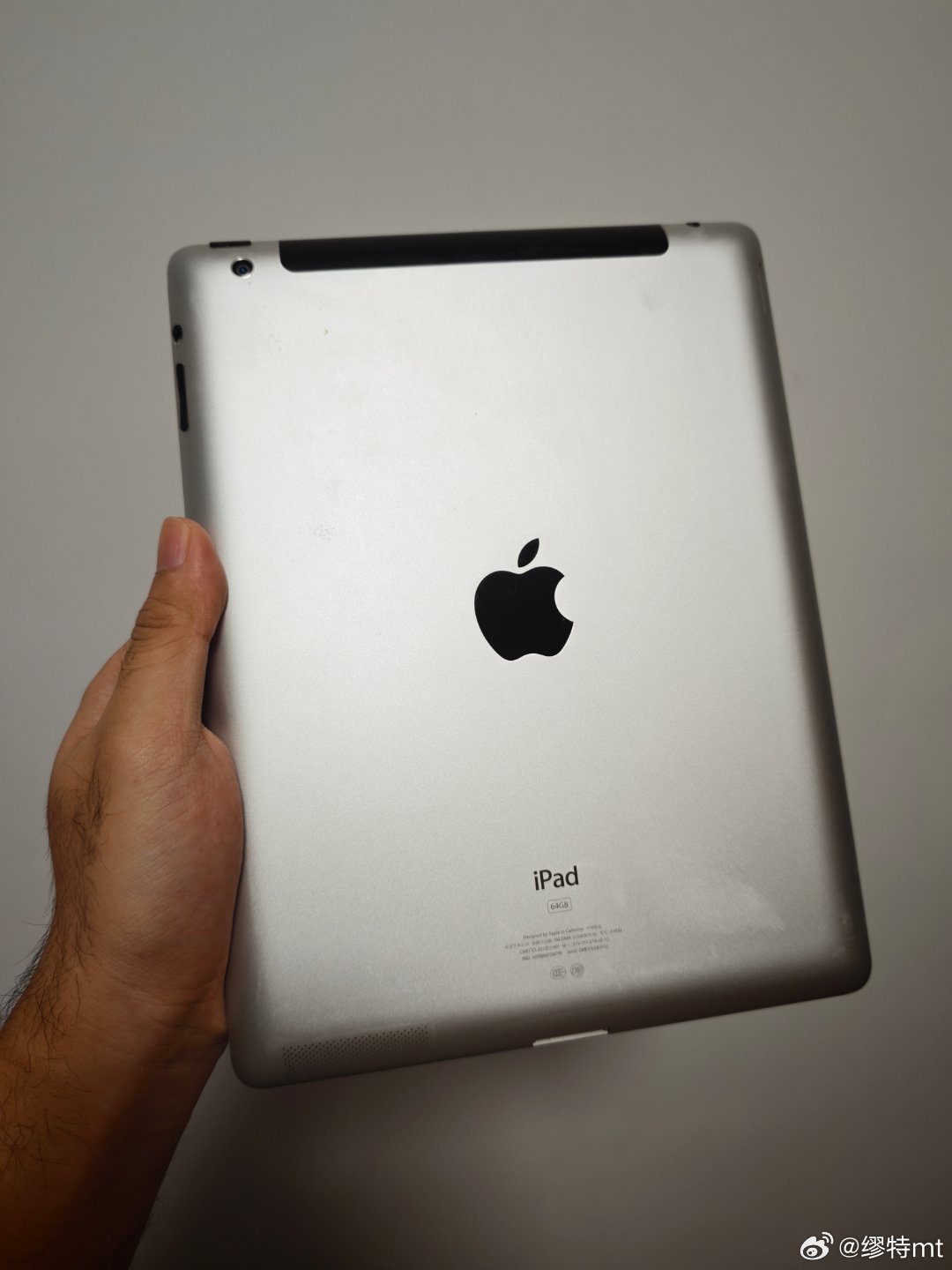 最近收拾东西老是翻到老家伙又找到一台不知道多少年前的iPad 估计电池已经坏了