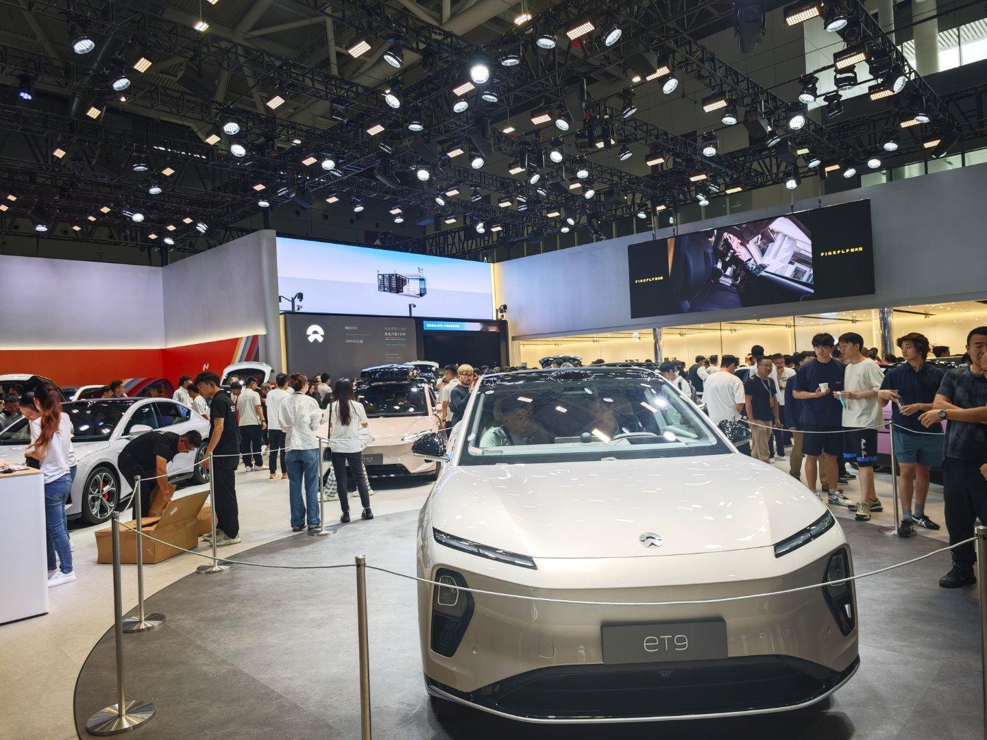 蔚乐萤共同参展，在一个台子，挺好的。蔚来新et5新et5t上市乐道l60蔚来萤火