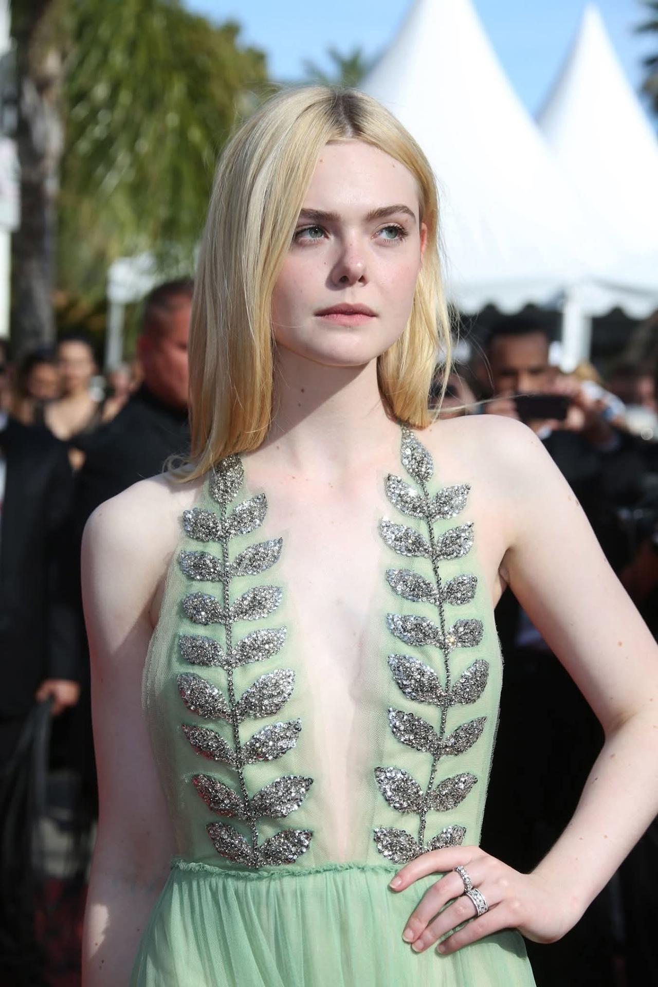 Elle Fanning at Cannes
艾尔·范宁在戛纳 的美照