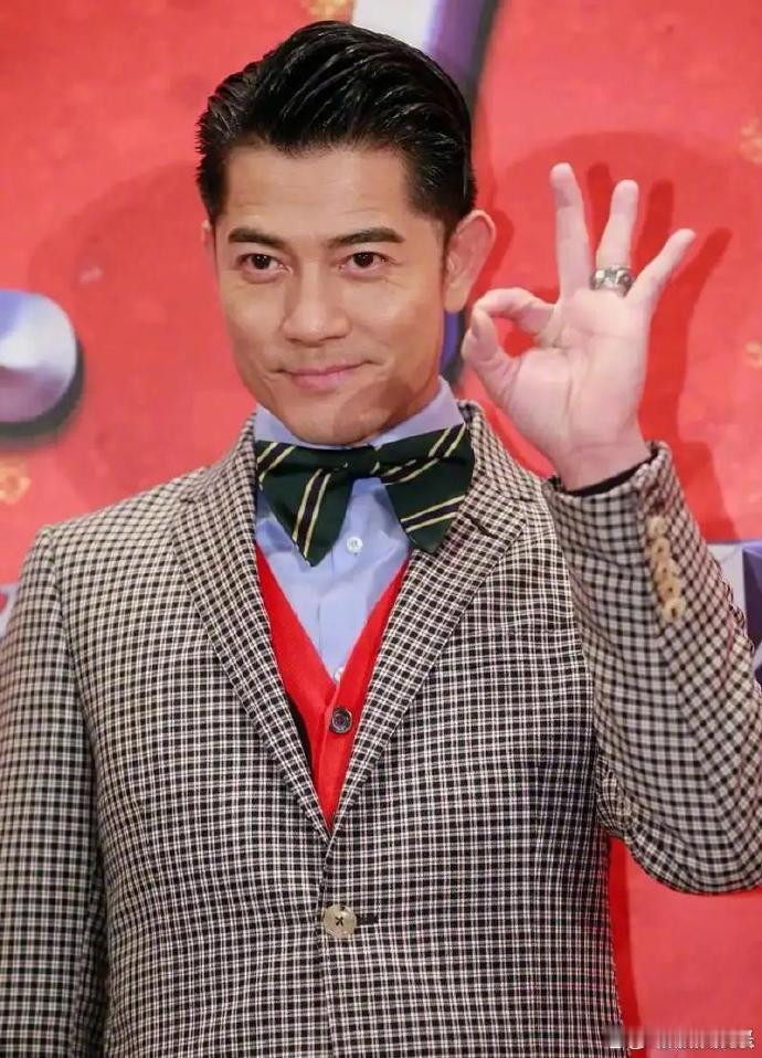 郭富城回应追四胎郭富城说四胎顺其自然 据港媒，25日，郭富城三胎出生后首次接受采