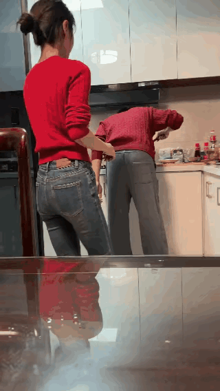 我觉得她们在炫耀，
但是我没有证据。