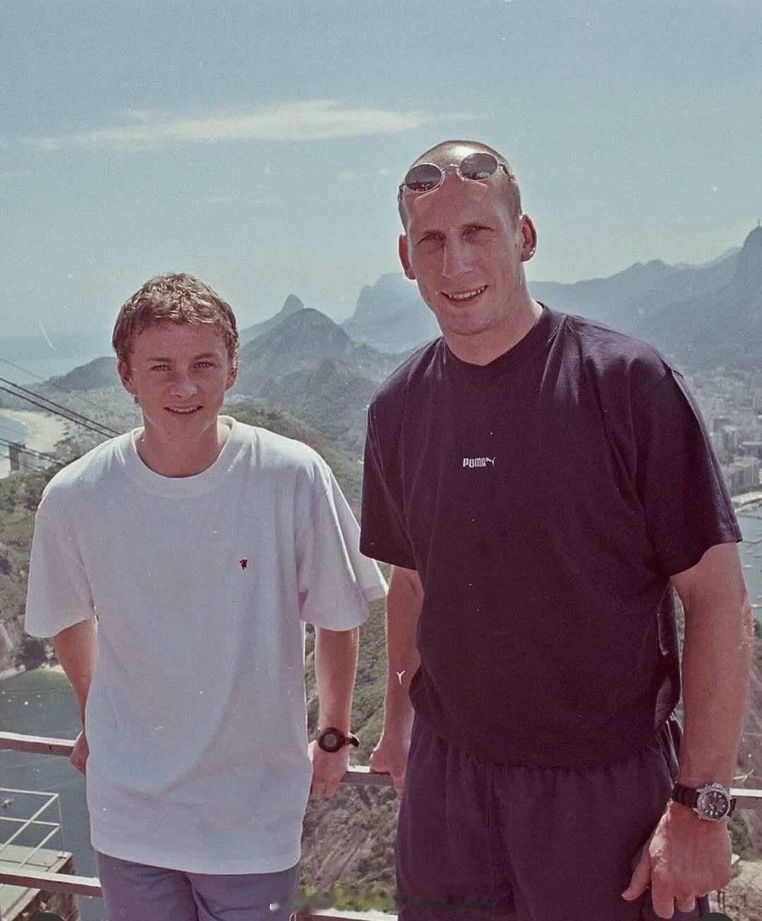 哇哦 斯塔姆贴的老照片和索肖，这是真娃娃脸 