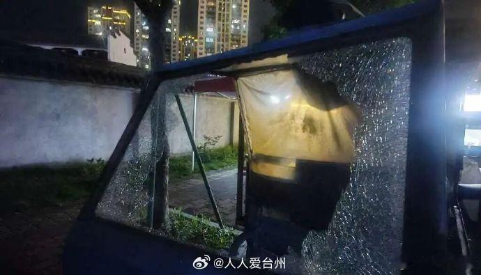 【看得见的守护30天蹲守台州民警为民解忧守护安居乐业 】近日，台州椒江，洪家街道