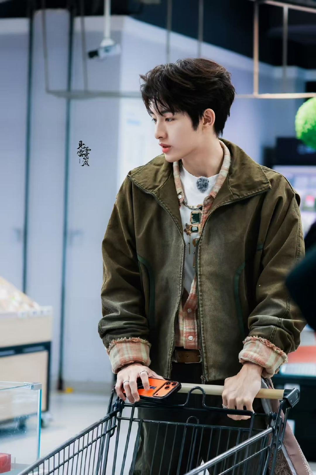 董思成主动报备未婚无子 董思成你是懂怎么介绍自己的，星座血型兴趣爱好全说了，最后