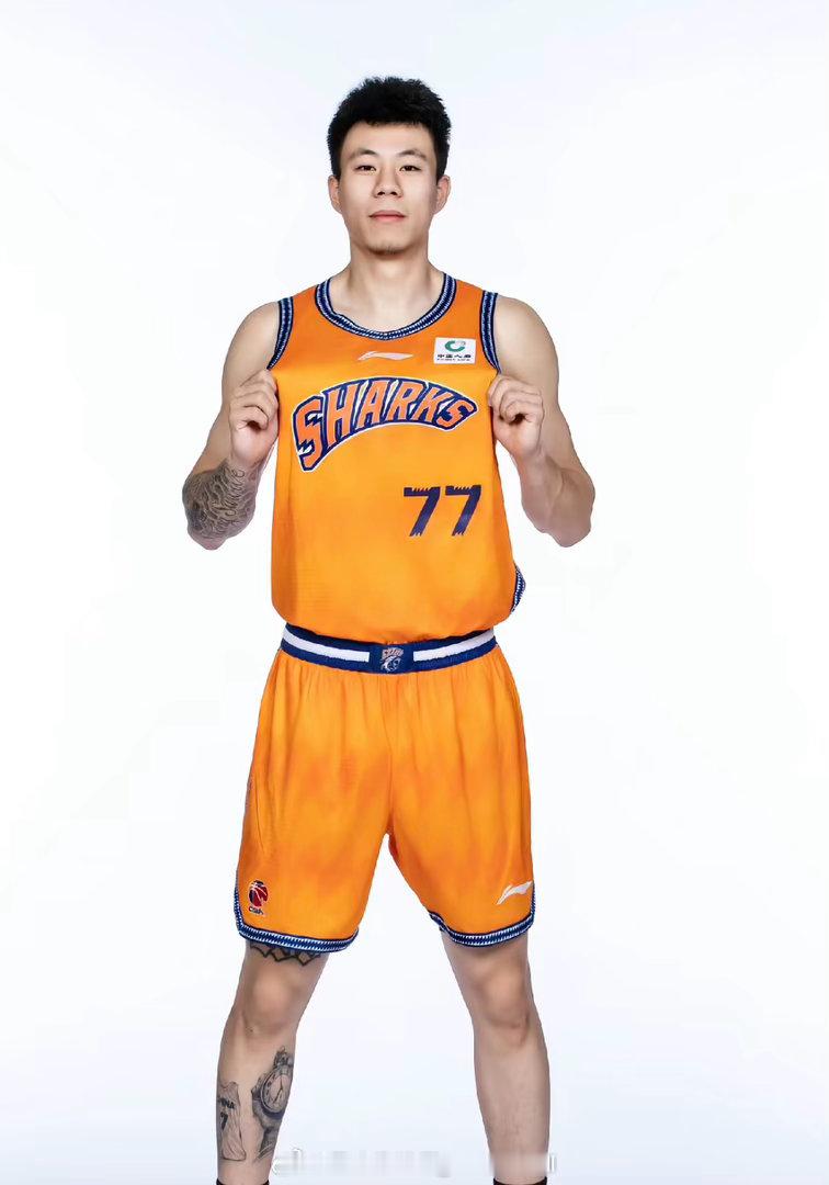 因伤缺席了国家队比赛的张镇麟已经跟随上海久事到达北京备战FIBA洲际杯，这是他上