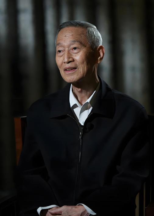 国庆热映的刑侦传记电影《神探之痕迹》里，那段依靠一枚人体咬痕锁定凶犯的高光桥段，