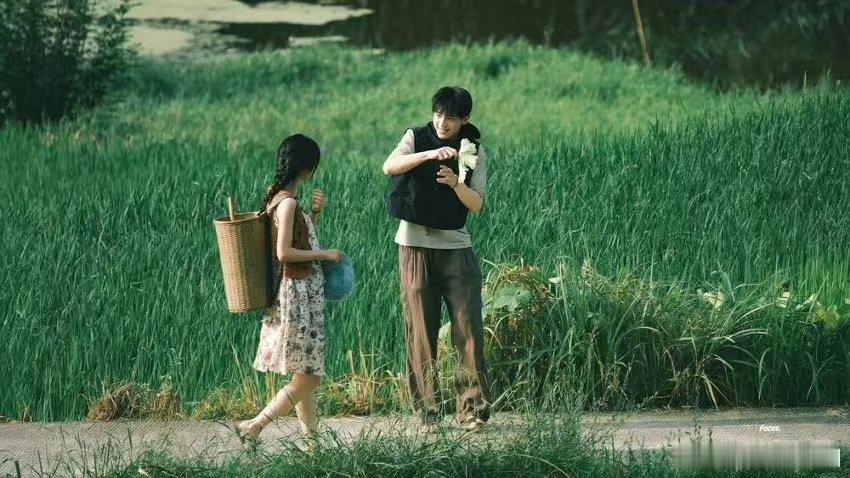小芳首播反馈满屏绿油油梯田太养眼，剧情还不憋屈，看完心里暖乎乎的，神清气爽。电视