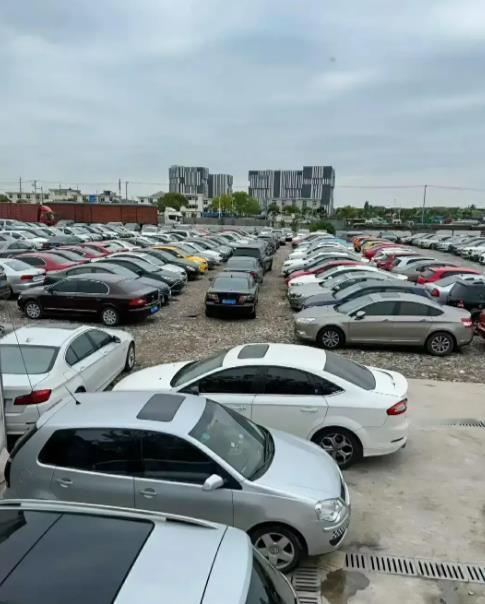 为什么选二手车？
预算有限但不想将就。
目标锁定：3-5年车龄、无事故、准新车！