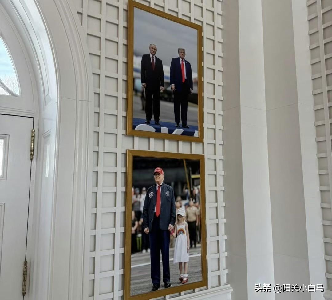 记者伊丽莎白·兰德斯发布了这张照片并写道：在连接白宫西翼和官邸的大厅里，我注意到