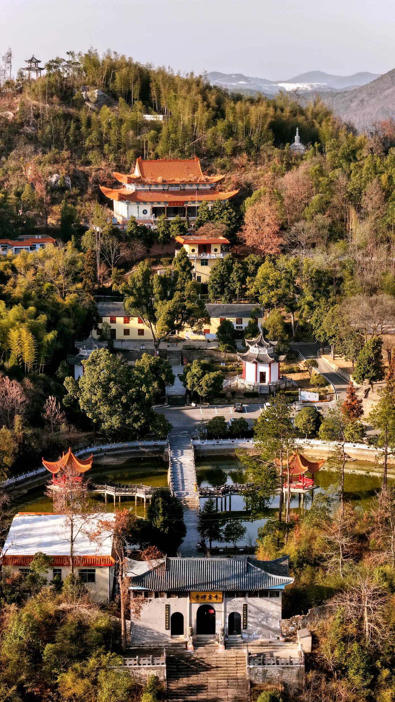 浠水斗方山风景区位于湖北省黄冈市浠水县，是一座集自然风光与人文历史于一体的风景名
