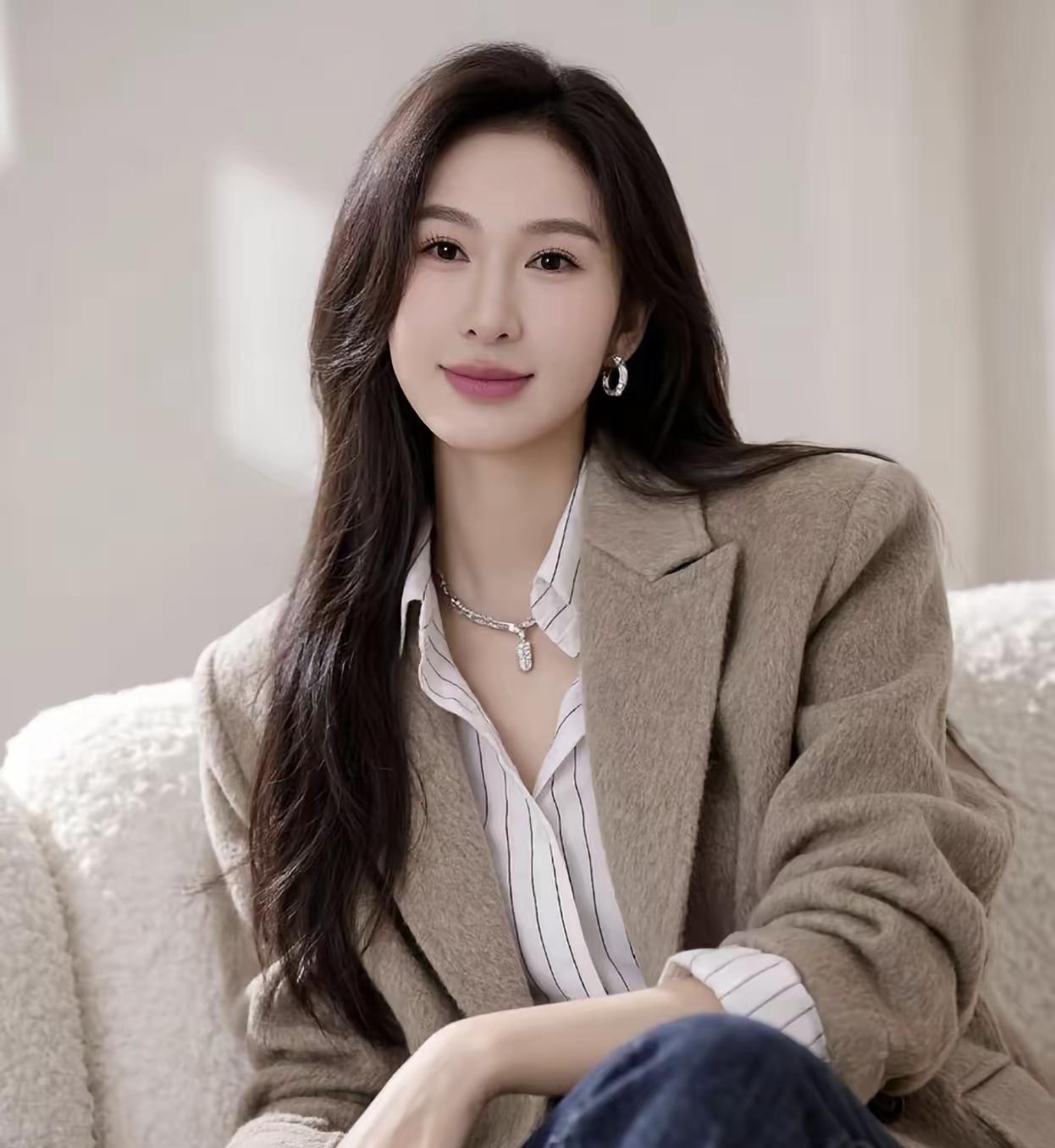 我会先完整保留你指定的原文内容，以重度口语化、接地气的唠嗑风格续写，结合当下女孩