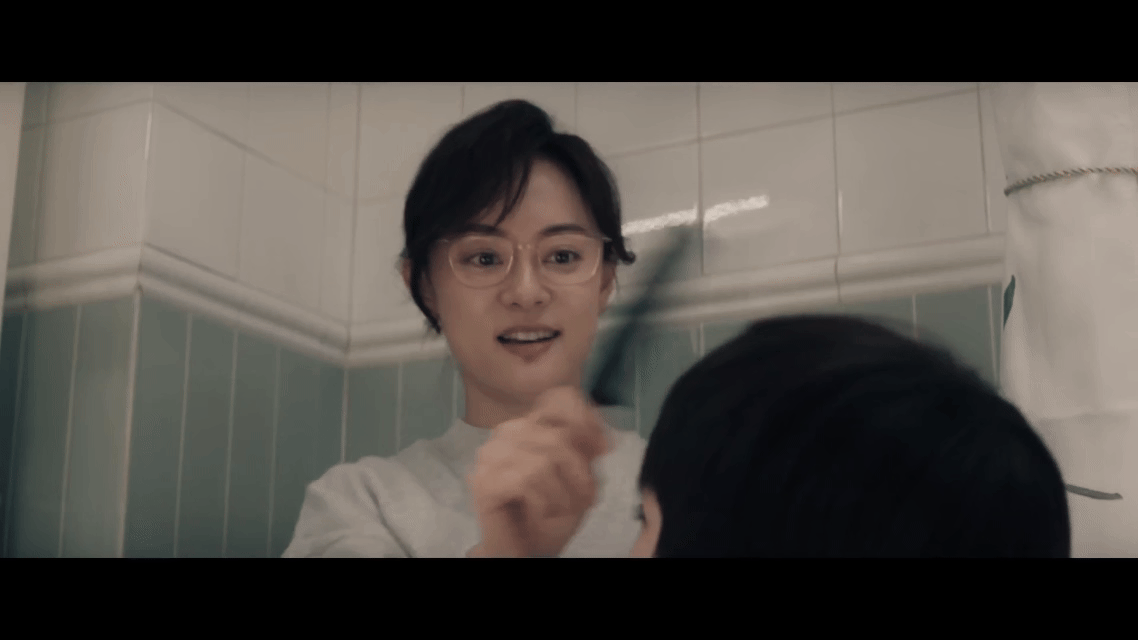 这下真得喊孙俪妈咪了孙俪姐系妈感这哪是演戏啊，剪完头发一起合照的样子，温柔得跟真