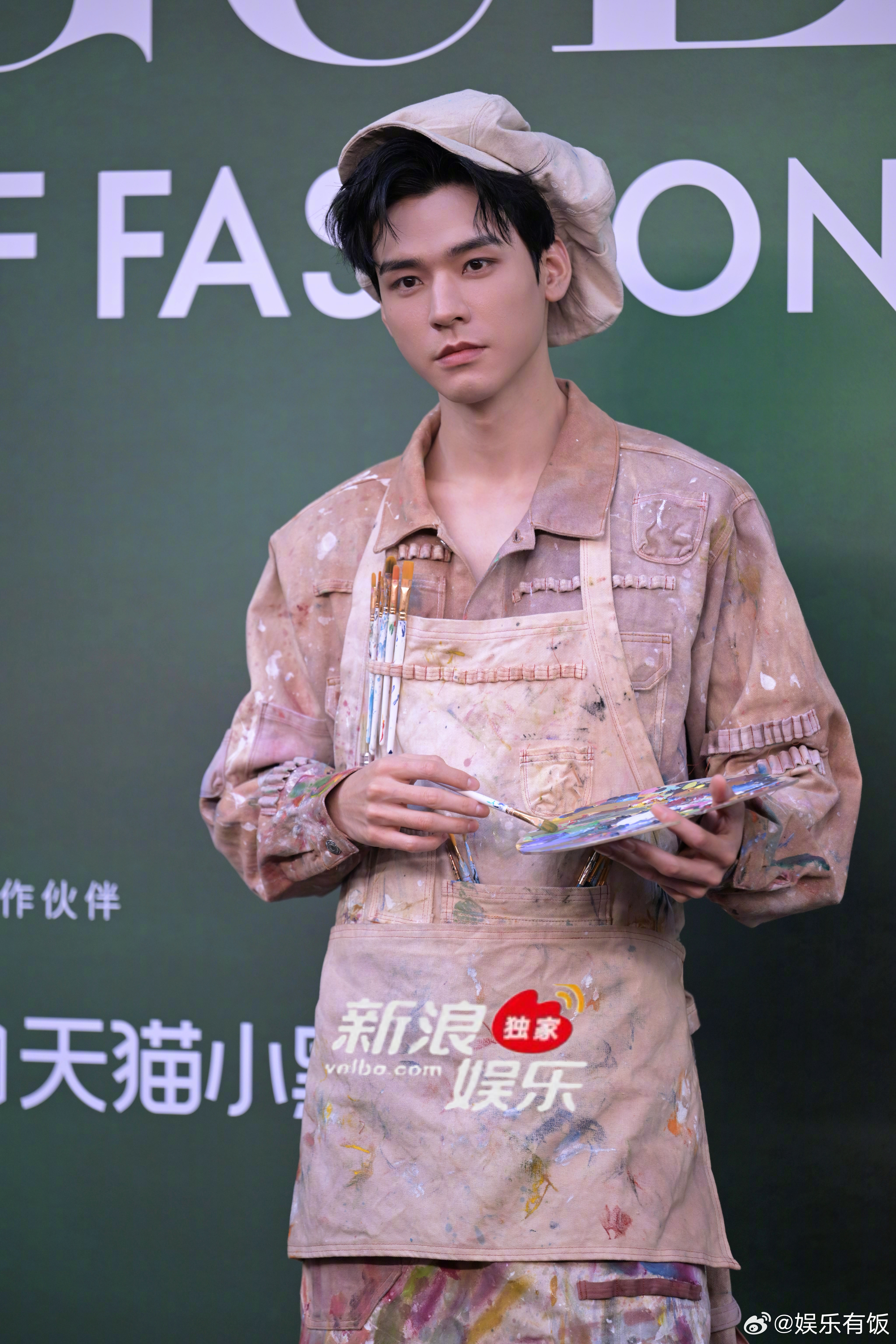 龚俊 神图有了龚俊礼貌这一块 亮相vogue红毯，小画家俊俊太帅啦[爱慕]VOG