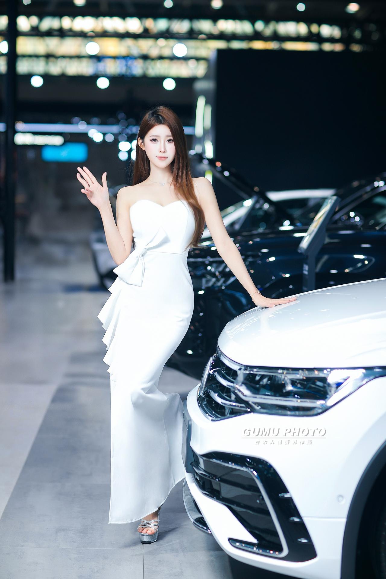 2025重庆汽车消费节上汽大众展台模特小姐姐