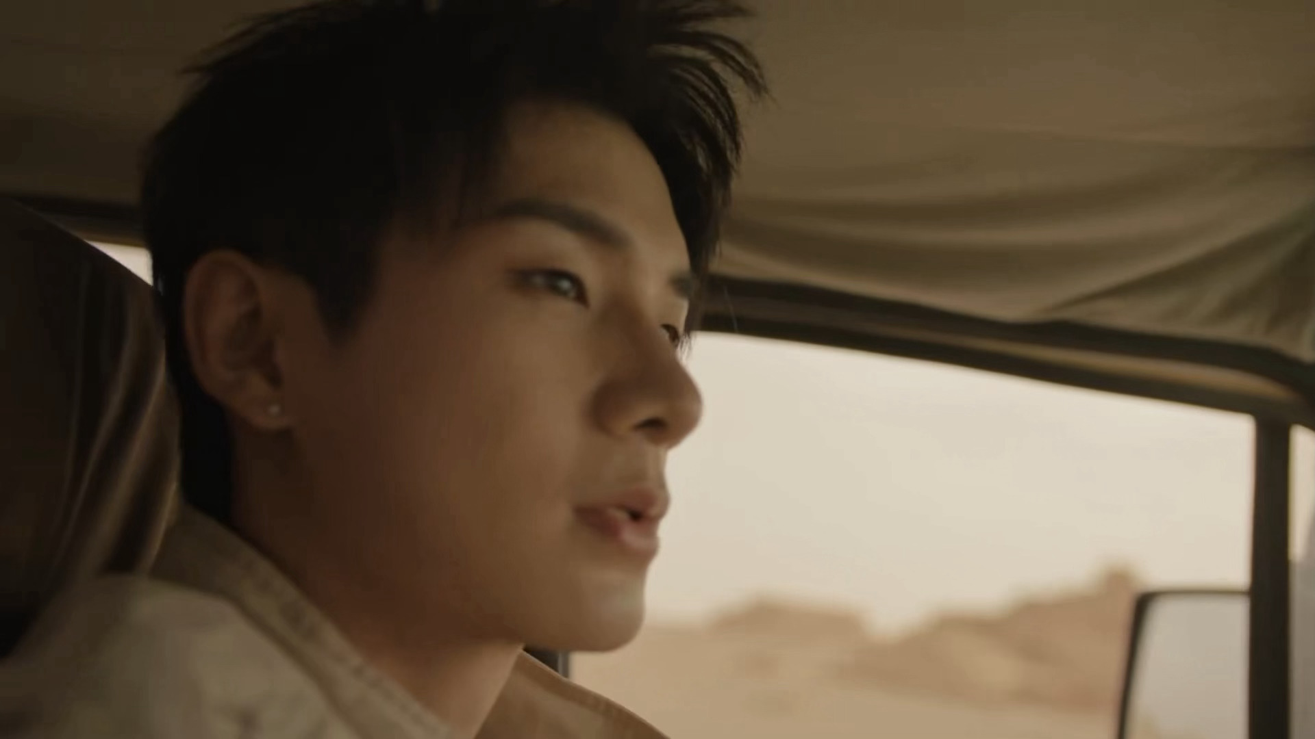 姚琛敦煌沙漠写真姚琛敦煌旅拍状态姚琛这个敦煌沙漠的旅拍状态我给到一个夯爆了！谁能