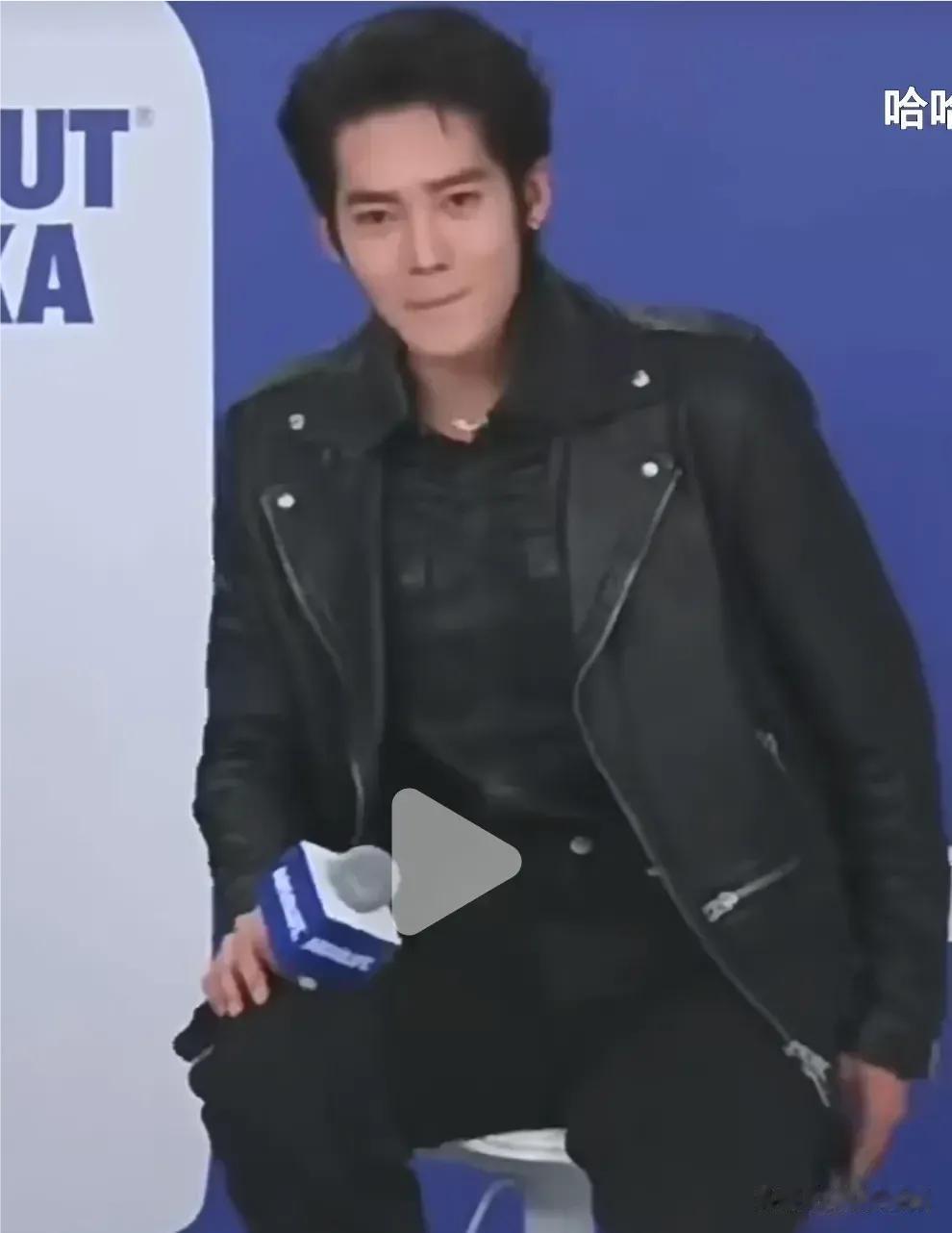 以不穿秋裤为美，还是十多年前时尚人苏芒提出来的，至少在她做客《鲁豫有约》表示穿秋