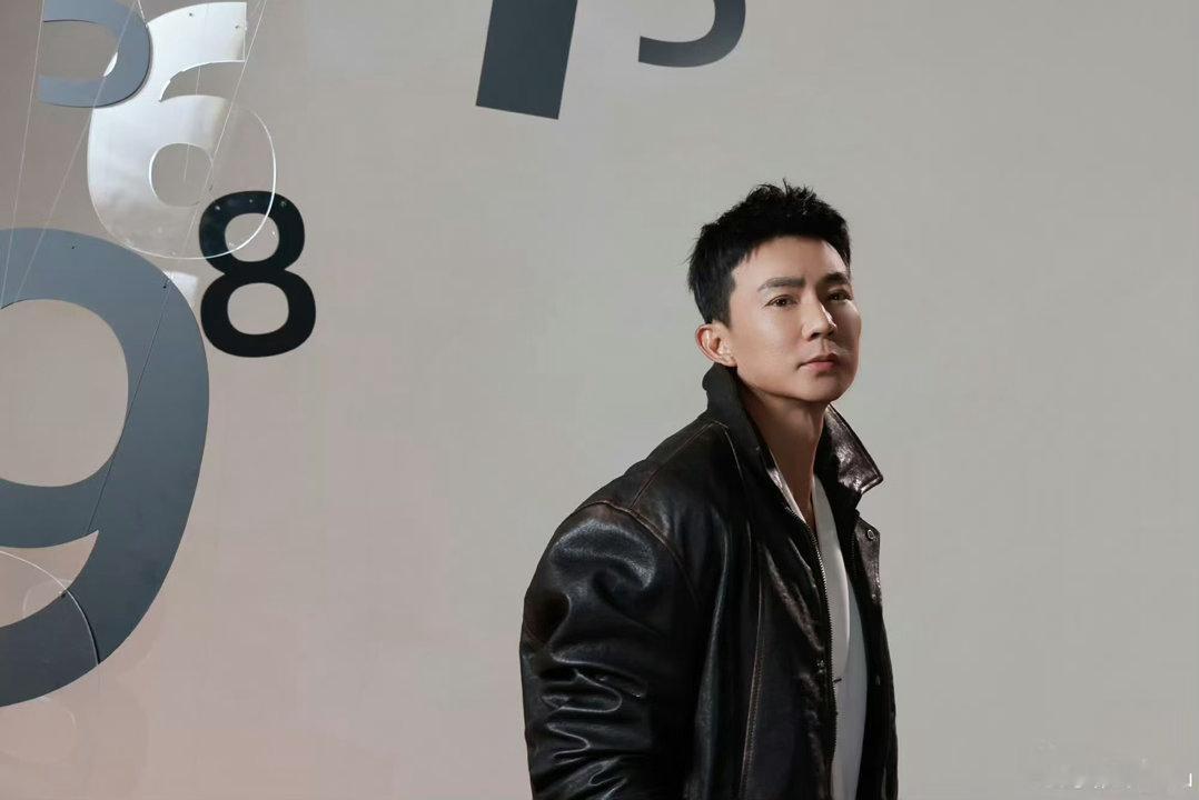 刘畊宏手臂肌肉线条刘畊宏无袖造型适配度披荆斩棘直播刘畊宏手臂肌肉线条太绝了吧！真