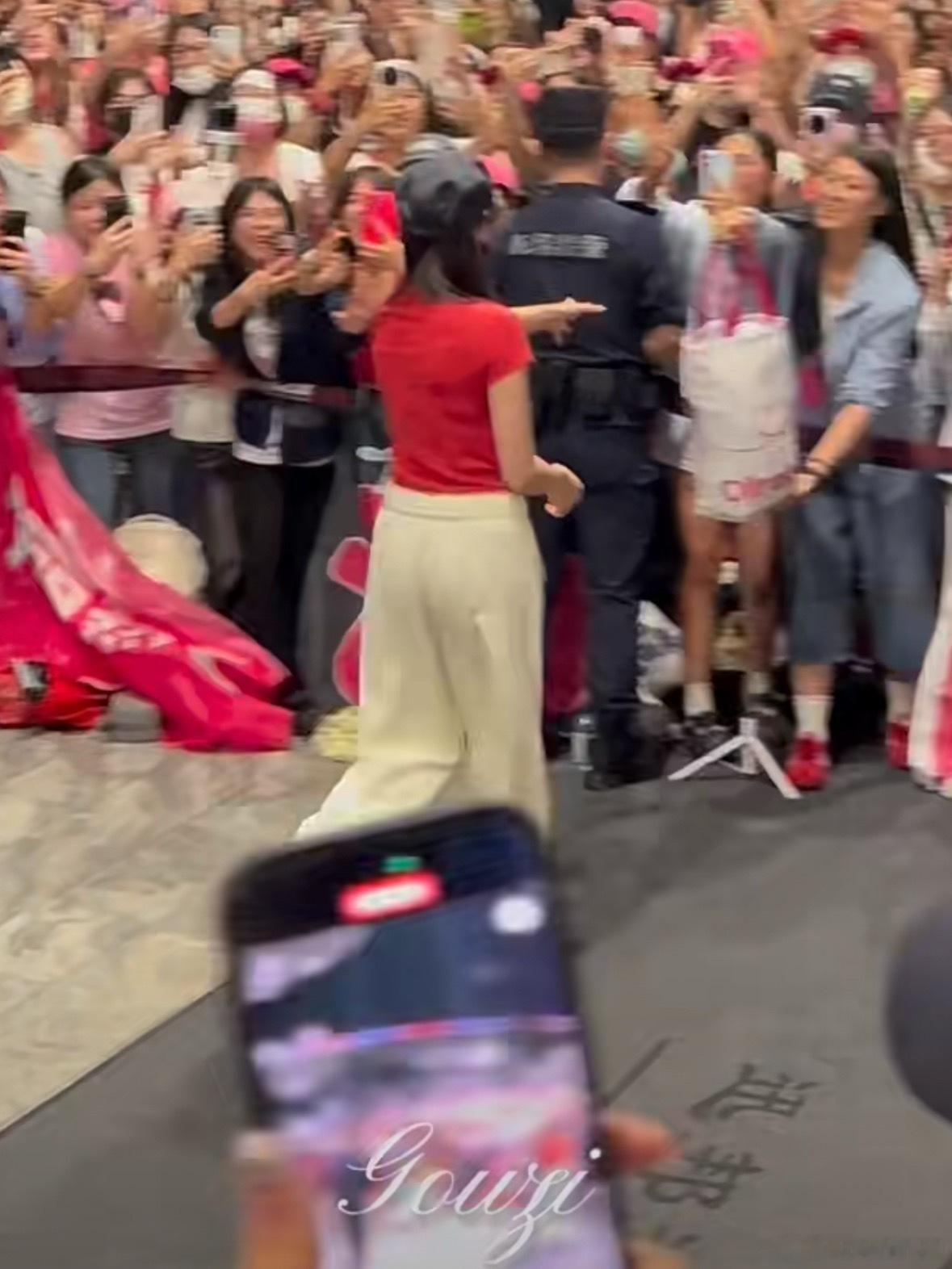 Duang大一袋信哈哈哈哈哈热巴这个臂力哈哈哈哈哈直接震惊哈哈哈 热巴是不是还不