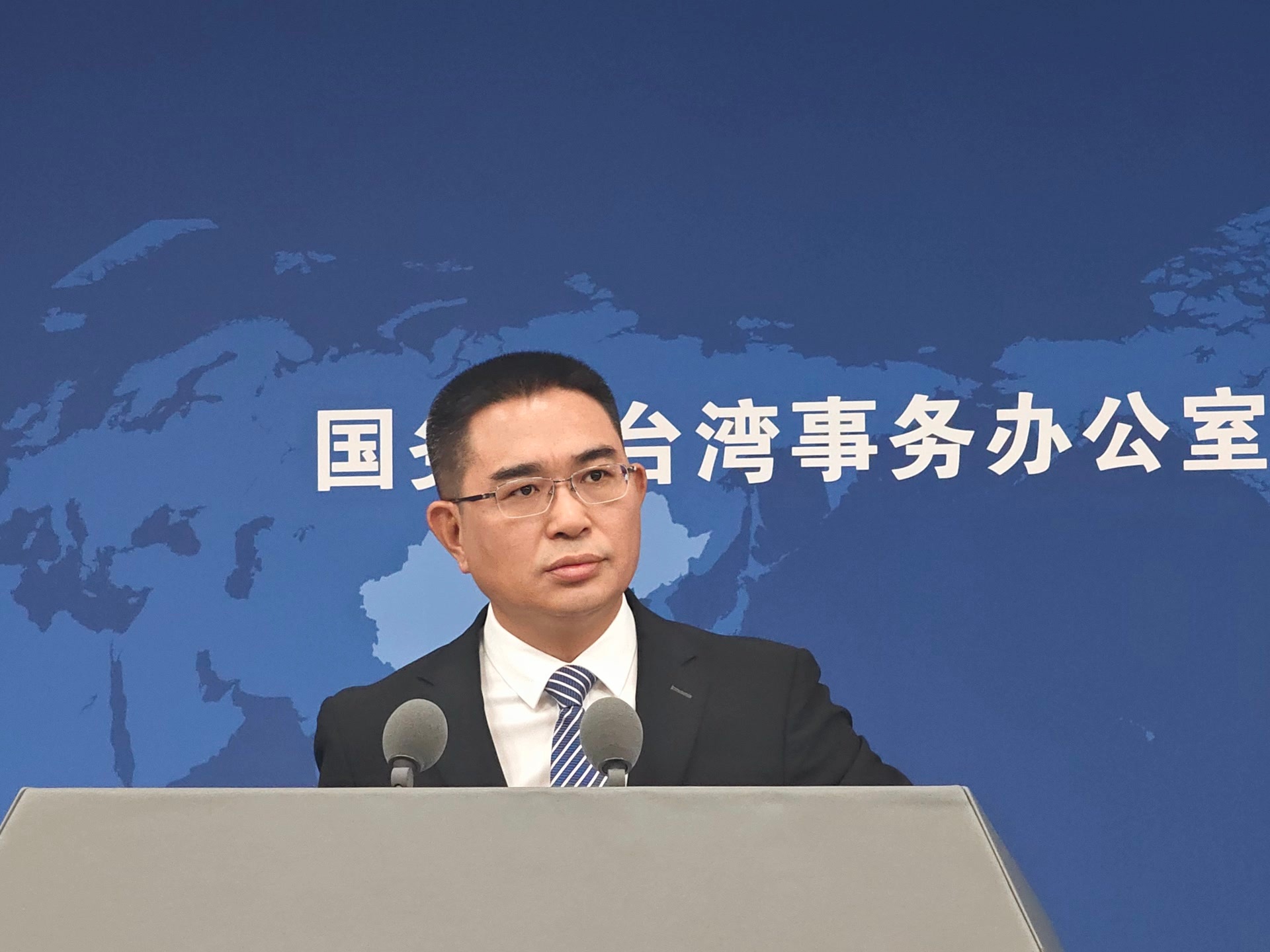 #台军校爱国教育变反共教育##以武谋独是死路一条# 【台军校有关课程名称恢复“反