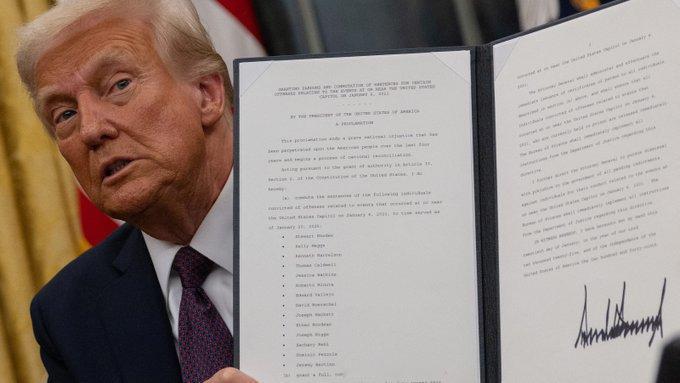 刚刚——特朗普承诺在离任前为其工作人员大规模赦免——《华尔街日报》JUST IN