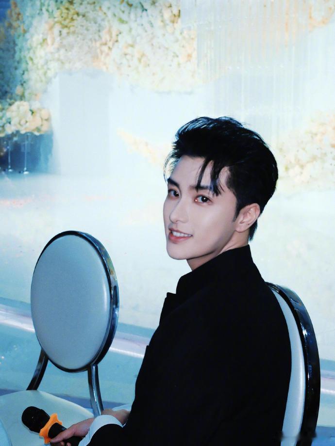 高寒司宫令改名高鹤元 改名不改实力，这次《司宫令》男四，期待值拉满！ 