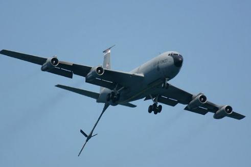 这件事说明抵抗组织，找到了对抗美军“命门”的办法！那就是直接打加油机！

美军的