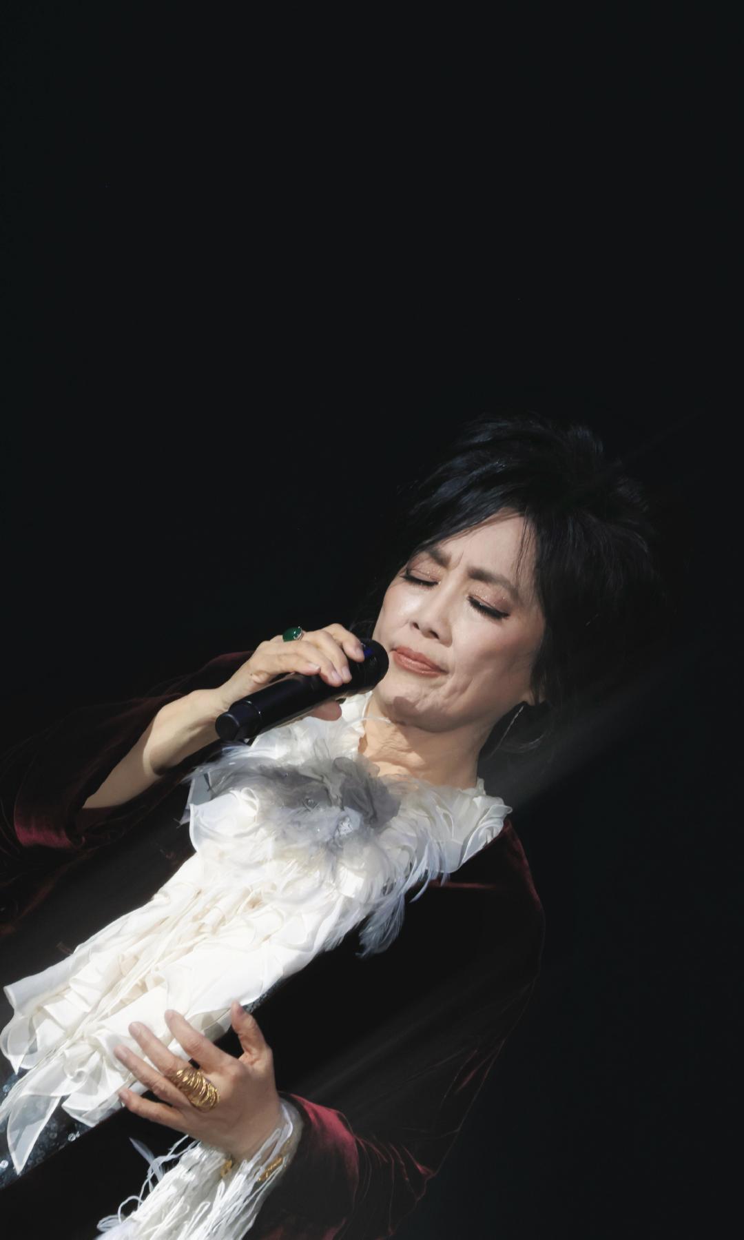 歌手排名齐豫月度第三名将半生感慨融进旋律里，离别、回望与奔赴交织在一起，听完内心
