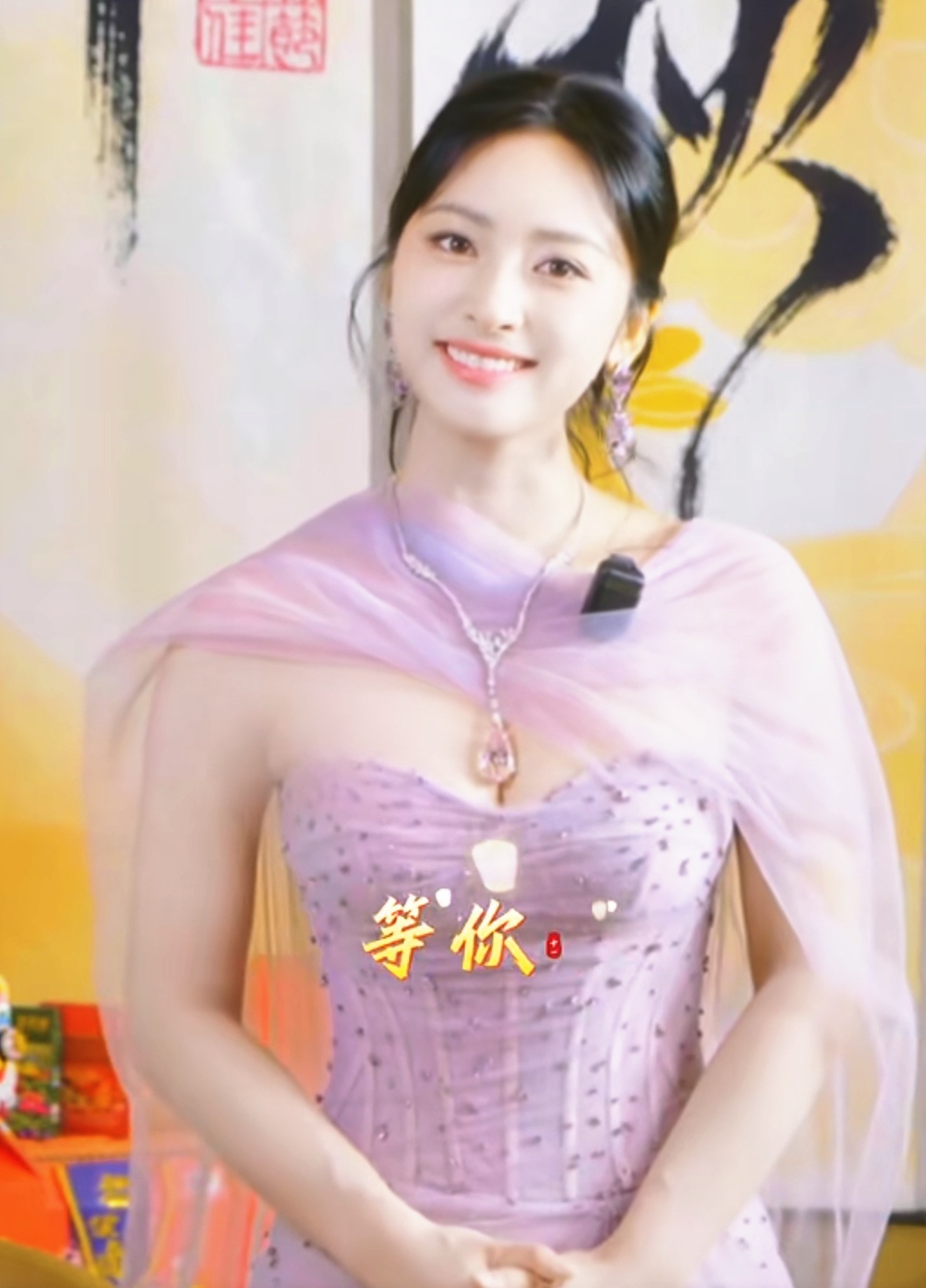 今年就这样完美适应了有露肤度的礼服[鲜花]以前也穿但以前拘谨，今年有种可以自信展