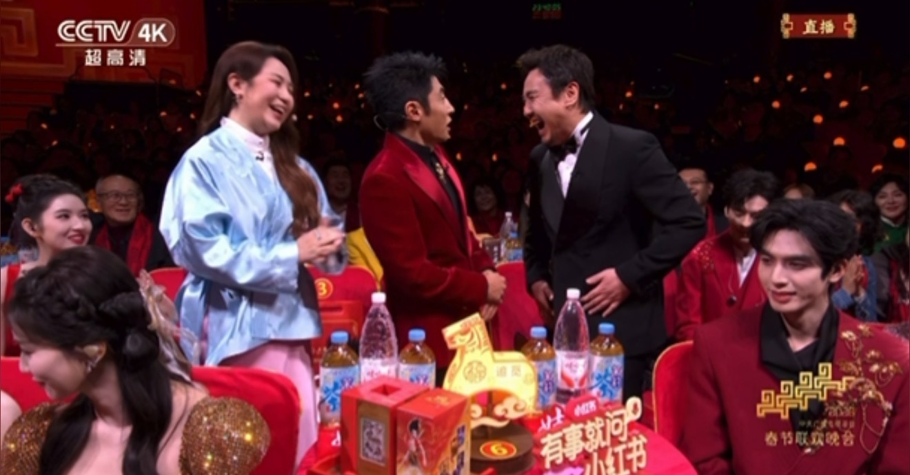 沈腾说错词白鹿宋威龙憋笑沈腾说错词，竟然没发现还以为是节目效果