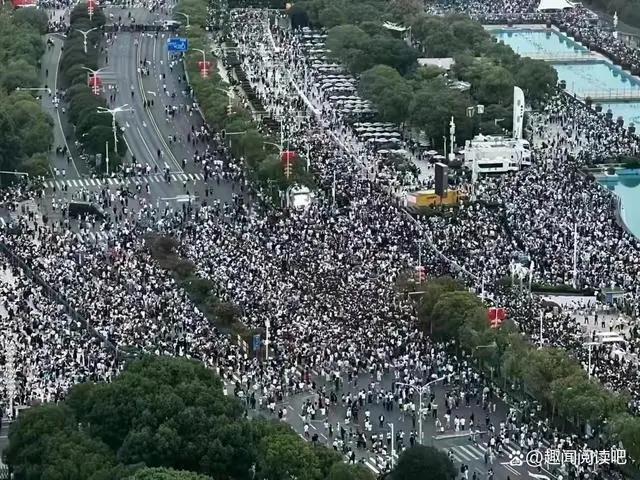 #全国景区最堵前五名是谁#对国庆长假全国各大景区来说，要想排出最堵前五名，可能真