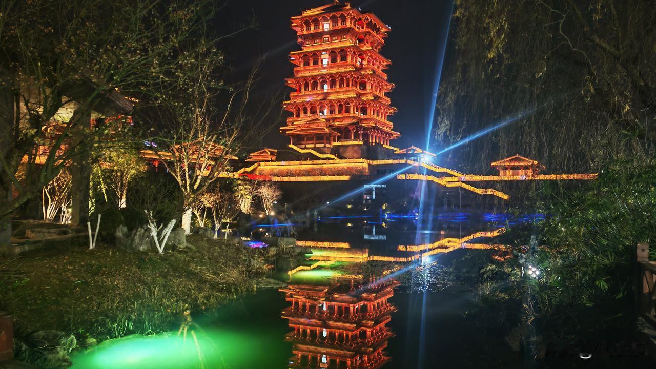 分享一张城市的夜晚的照片两汉三国，真美汉中